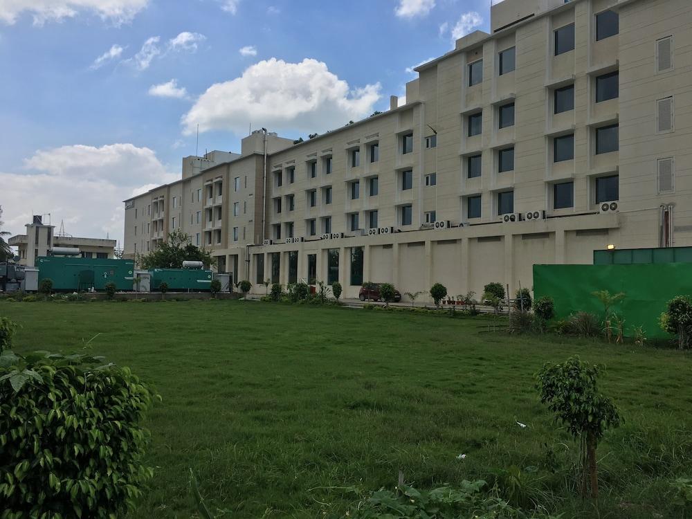 Отель Oaks Bodhgaya Экстерьер фото