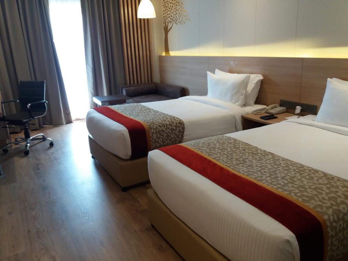 Отель Oaks Bodhgaya Экстерьер фото